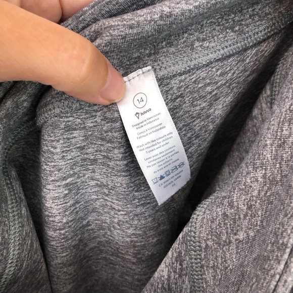 *Flaw* Rouched bottom Ivivva girls reversible leggings π - Picture 9 of 10